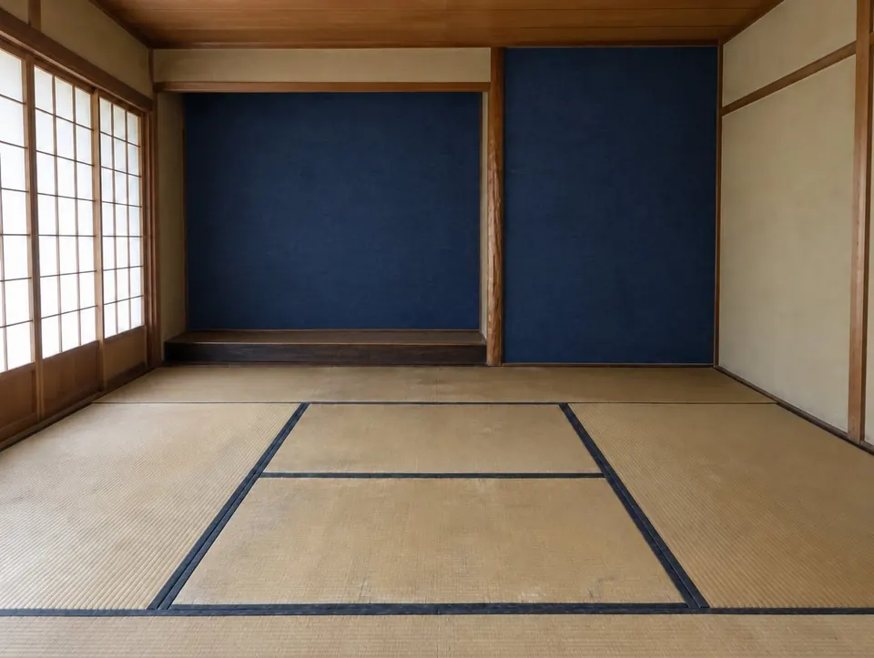 同じ和室の奥の壁を藍色のクロスにした画像